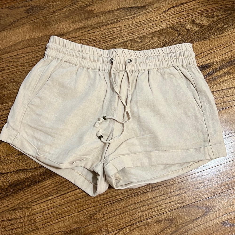 Linen shorts with pockets and drawstring waist- size small
